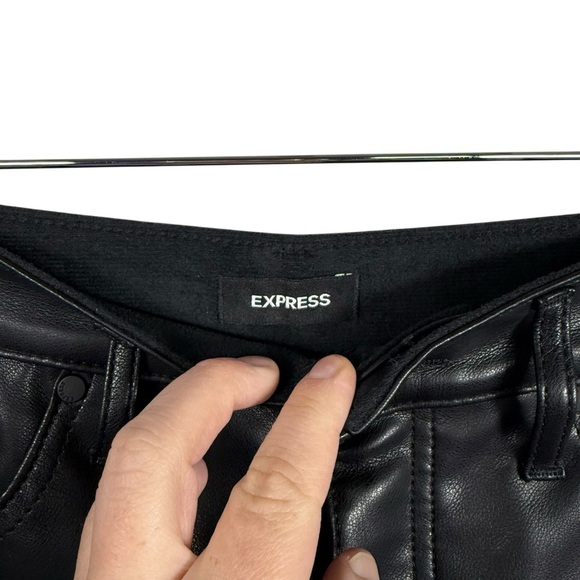 NWOT Express Super High Waisted Faux Leather 90s Bermuda Shorts Black Size 2 - Picture 6 of 14